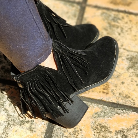 NEW BLACK FAUX SUEDE FRINGE ANKLE BOOTIES - Picture 3 of 5